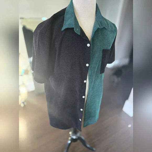 Romwe Men's Large Black and Green Bowling Shirt - Picture 2 of 4